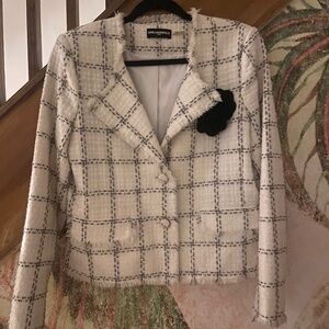 Women’s white blazer